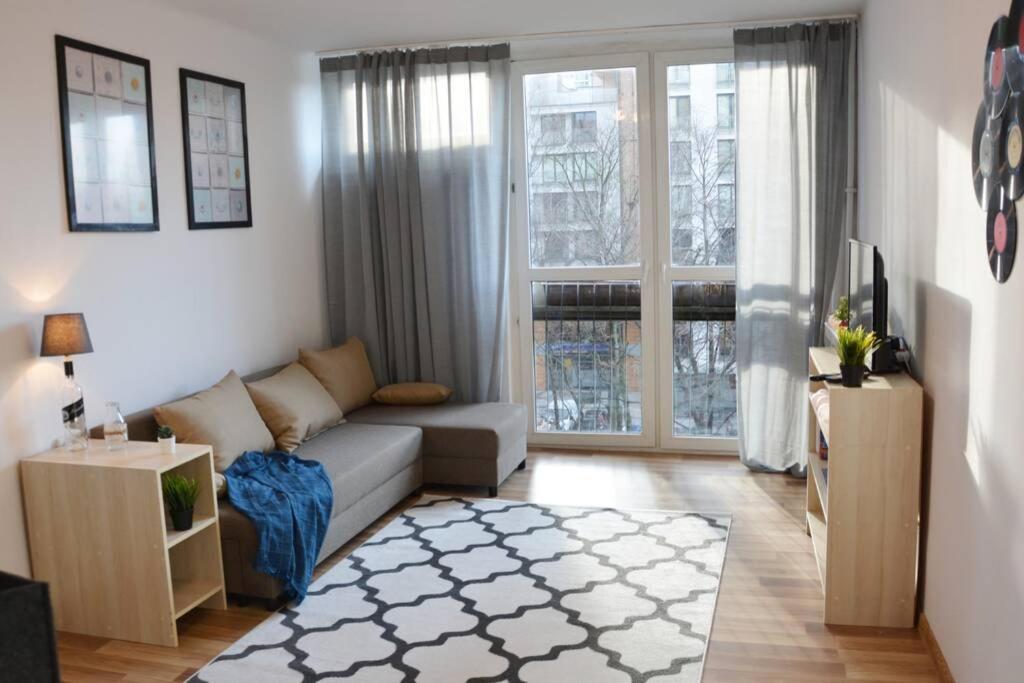 Ohmyhome - Park Mirowski Apartment وارسو المظهر الخارجي الصورة