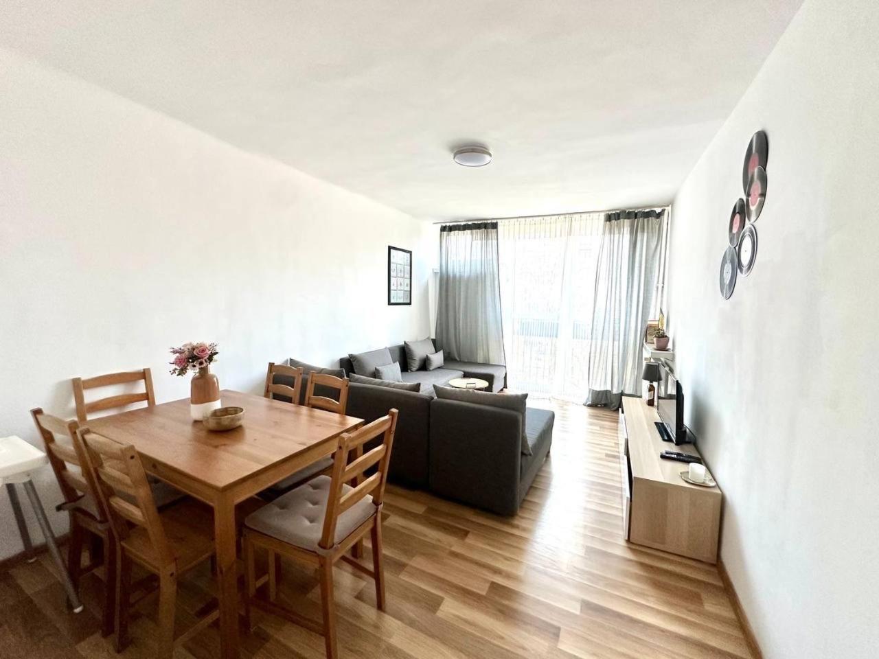 Ohmyhome - Park Mirowski Apartment وارسو المظهر الخارجي الصورة